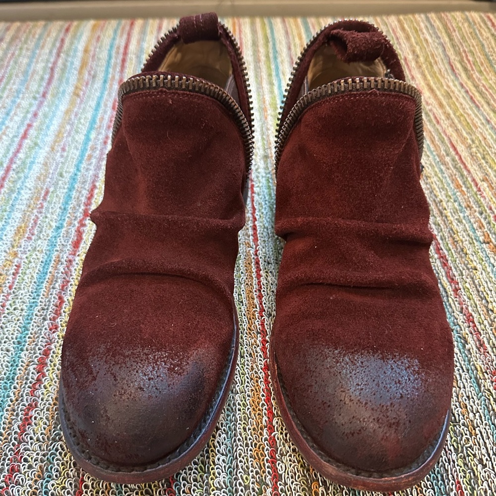 Fluevog NEARLY NEW Living Evers burgundy suede rub-off slip on shoe w/ zipper- 6 - Picture 5 of 16